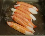 溶かしバターでいただく☆カニカマ・ソテー作り方1写真