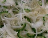 ゴーヤと玉ねぎの簡単酢の物♪作り方2写真