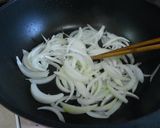 玉ねぎとスモークチキンのケチャップ炒め♪作り方3写真
