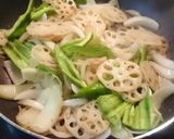 簡単！豚バラと蓮根しゃきしゃき旨辛炒め作り方4写真