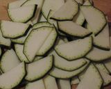 お味噌汁★ズッキーニとわかめのお味噌汁作り方1写真