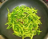 春菊の茎のオイスターソース炒め作り方2写真