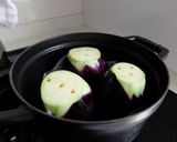 ストウブで蒸焼き！ジューシー丸茄子作り方2写真