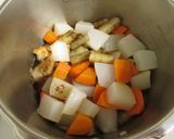 鶏手羽元と根菜の煮物作り方9写真