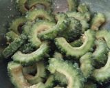 ごま油で♡ゴーヤのにんにくダシダ揚げ♡作り方1写真