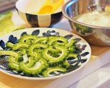*ゴーヤと玉葱の気まぐれ酢味噌*作り方1写真