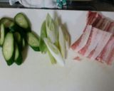 豚バラきゅうりのさっぱりネギ塩レモン炒め作り方1写真