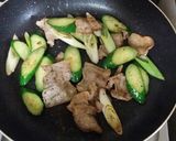 豚バラきゅうりのさっぱりネギ塩レモン炒め作り方3写真