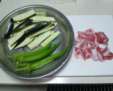 簡単！豚肉となすとオクラ和え★作り方1写真