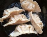 鉄のフライパンで、揚げ餃子作り方2写真