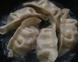 鉄のフライパンで、揚げ餃子作り方5写真
