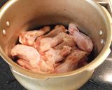 スイカの皮と手羽元のさっぱり煮作り方1写真