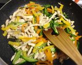 節約!鶏胸肉でチンジャオロース風作り方5写真