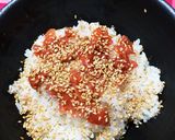 ごま油が香る梅ゴマおにぎり作り方1写真