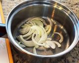 簡単甘味を引き出す！ 玉ねぎのお味噌汁作り方1写真
