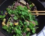 パクチーと牛肉のオイスターソース炒め作り方4写真