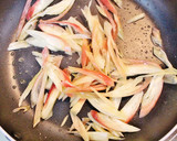 簡単☆茗荷と三つ葉の麺つゆささっと炒め☆作り方2写真