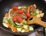 夏野菜とミニハンバーグのクリーム煮♪作り方6写真