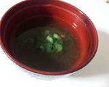 とろろ昆布の優しいお吸い物＊*しそ梅風味作り方2写真