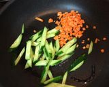 胡瓜と豚バラ肉のニンニク炒め作り方2写真