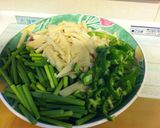 ご飯がすすむ！豚肉とニンニクの芽の炒め物作り方1写真