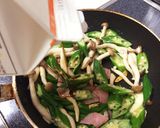 オクラとベーコンとシメジのバター醤油炒め作り方5写真