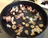 旨味たっぷり☆簡単シーフード塩焼きそば作り方2写真