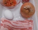 豚ばら肉と玉葱炒め白菜キムチ目玉焼きのせ作り方1写真