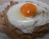 豚ばら肉と玉葱炒め白菜キムチ目玉焼きのせ作り方8写真