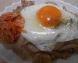 豚ばら肉と玉葱炒め白菜キムチ目玉焼きのせ作り方9写真