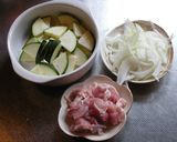 鶏モモ肉とズッキーニのクリームシチュー♪作り方1写真