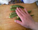 オクラ 餃子 春巻きの皮で！簡単おつまみ作り方1写真