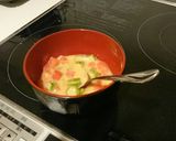 ぱぱっと冷や味噌汁(トマトとオクラ)作り方2写真