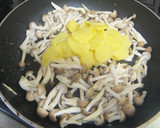 ジャガイモとキノコの醤油バター炒め作り方4写真