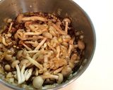 簡単！鳥もも肉のオニオンきのこソース煮作り方3写真