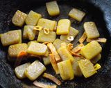 こんにゃくとベーコンのコンソメカレー炒め作り方6写真