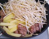 お手軽★ 豚こま肉で♪豚じゃがもやし作り方5写真