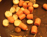 どんぐりソーセー人と木の子のホットサラダ作り方4写真