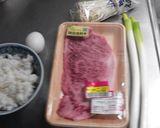 ステーキ肉で！ちょっと贅沢・焼きすき丼！作り方1写真