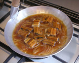 簡単で美味しい！穴子蒲焼き卵とじ丼♪作り方3写真