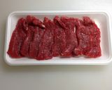 牛肉とシメジのウニ風味作り方1写真