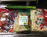 コンビニ商品だけで焼きうどん作り方1写真