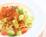 アボガドとトマトのサラダ　乾麺を入れて作り方3写真