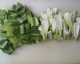 子供が喜ぶ鳥もも肉と青梗菜えのきの炒め物作り方2写真