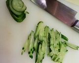 サラミときゅうりのコンソメ炒め作り方1写真