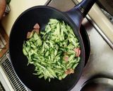 サラミときゅうりのコンソメ炒め作り方5写真