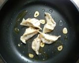 ミートソース餃子♪チーズの羽根作り方4写真