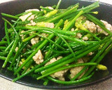 ニラの花と豚のひき肉の炒め物作り方4写真