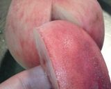 目からウロコ！つぶさずに桃をむく方法作り方1写真