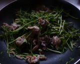 豆苗と豚肉のあっさり炒め♪作り方4写真